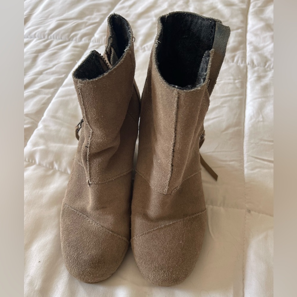 Toms wedges